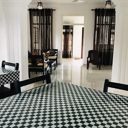 Bon Voyaage Tourist Inn Trincomalee Exterior foto