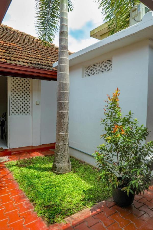 Bon Voyaage Tourist Inn Trincomalee Exterior foto