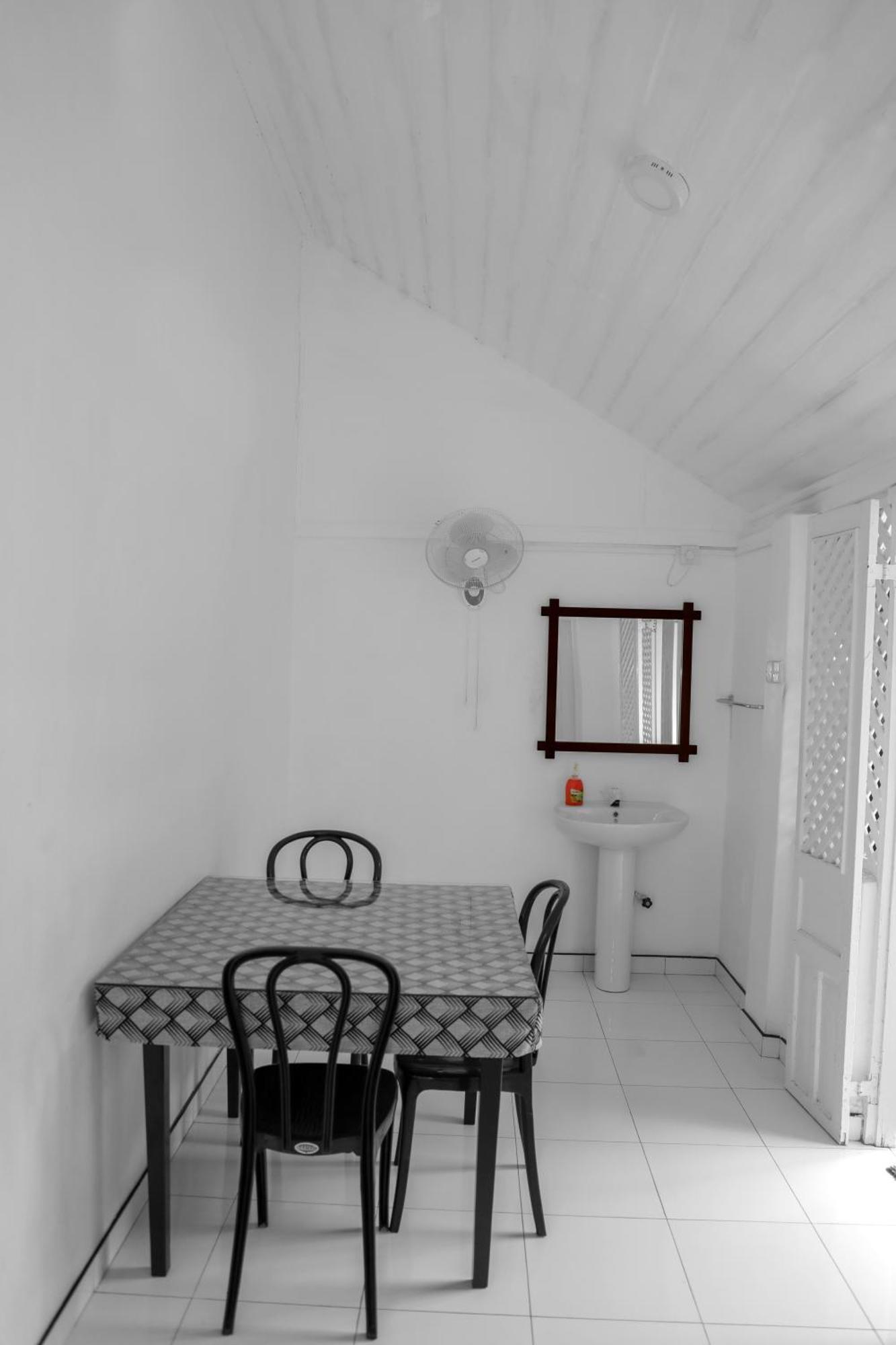 Bon Voyaage Tourist Inn Trincomalee Exterior foto