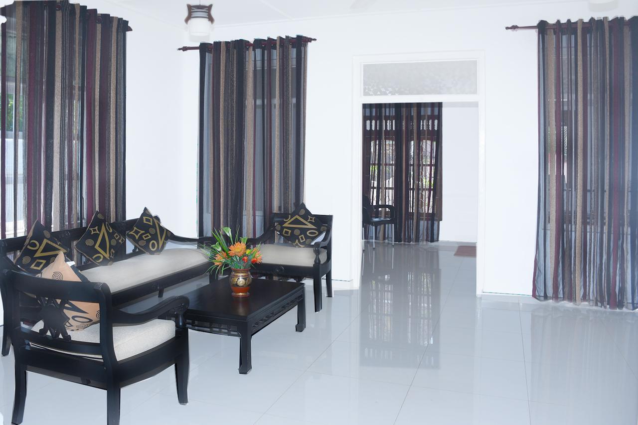Bon Voyaage Tourist Inn Trincomalee Exterior foto