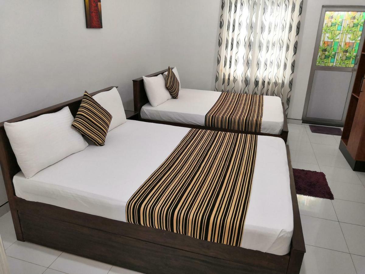 Bon Voyaage Tourist Inn Trincomalee Exterior foto